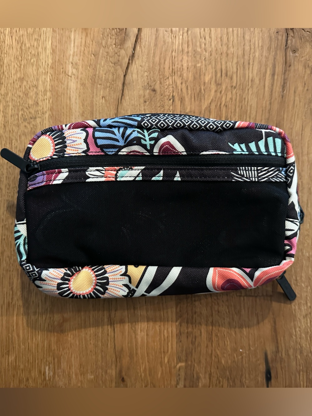 Vera Bradley Lighten up Deluxe Organizer in Kauai Floral pattern